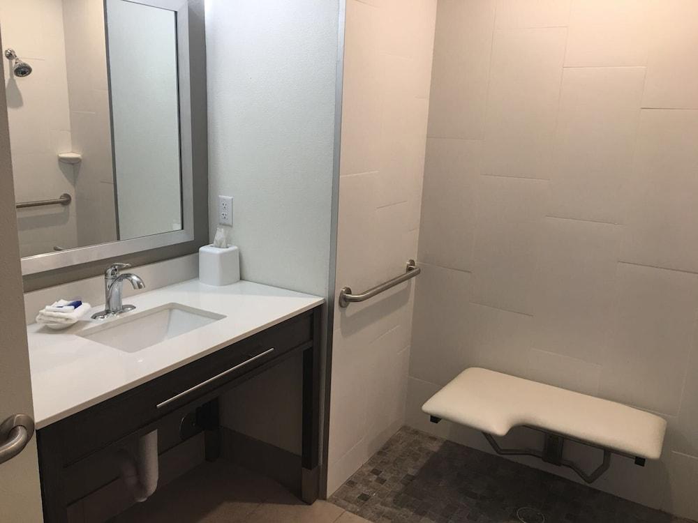 Western Roland & Hotel 3*